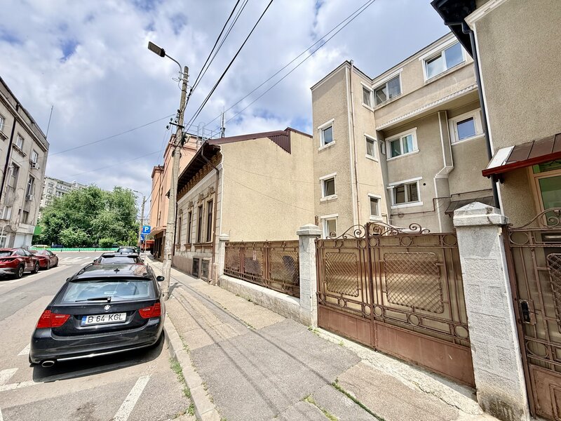 Unirii, Rond Cosbuc, Piata Regina Maria, casa individuala D+P+E1+E2.